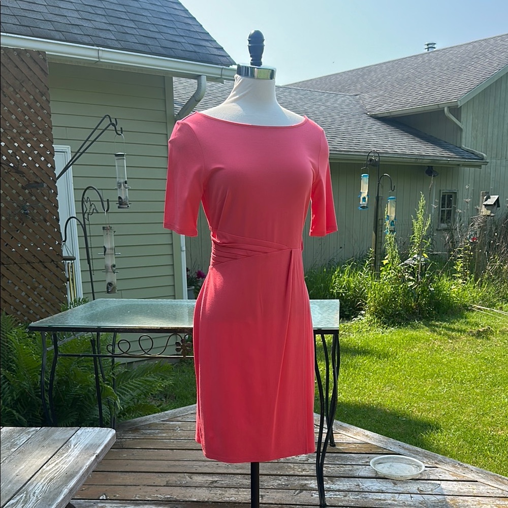 Ann Taylor Fitted Coral Knit Dress 6P Worn Once, Versatile Comfort and Elegance